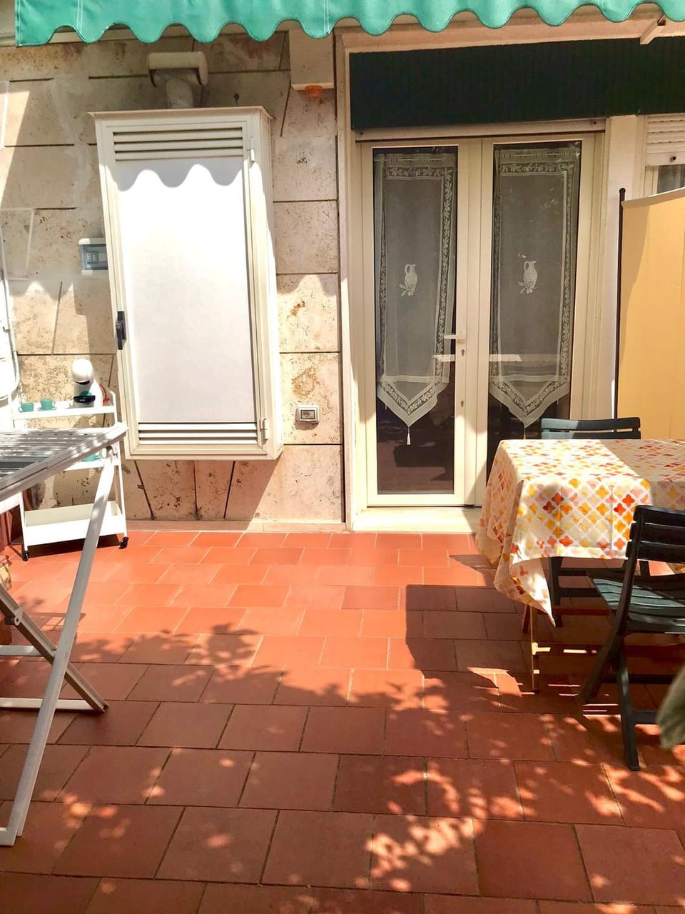 Property building, Patio, Facade/entrance, Breakfast