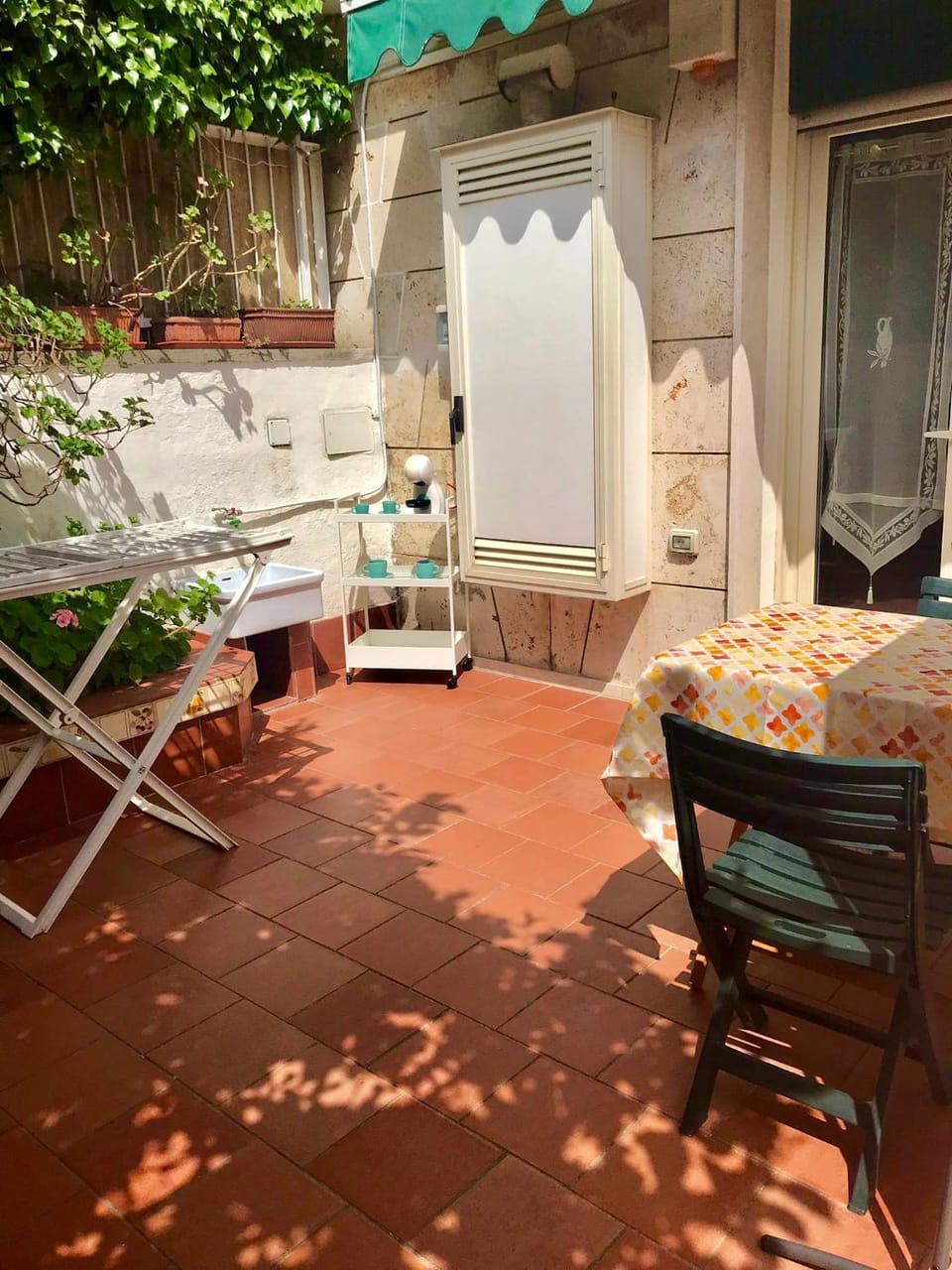Patio, Facade/entrance, Breakfast