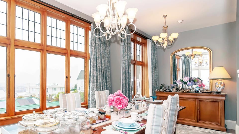 Dining area, Continental breakfast