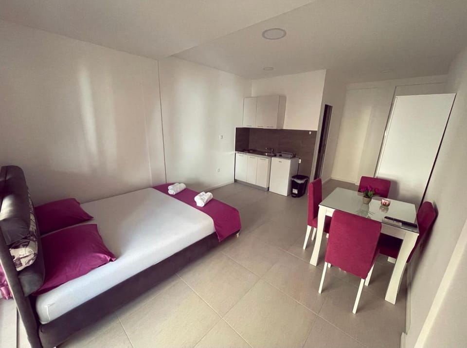 Kitchen or kitchenette, Photo of the whole room