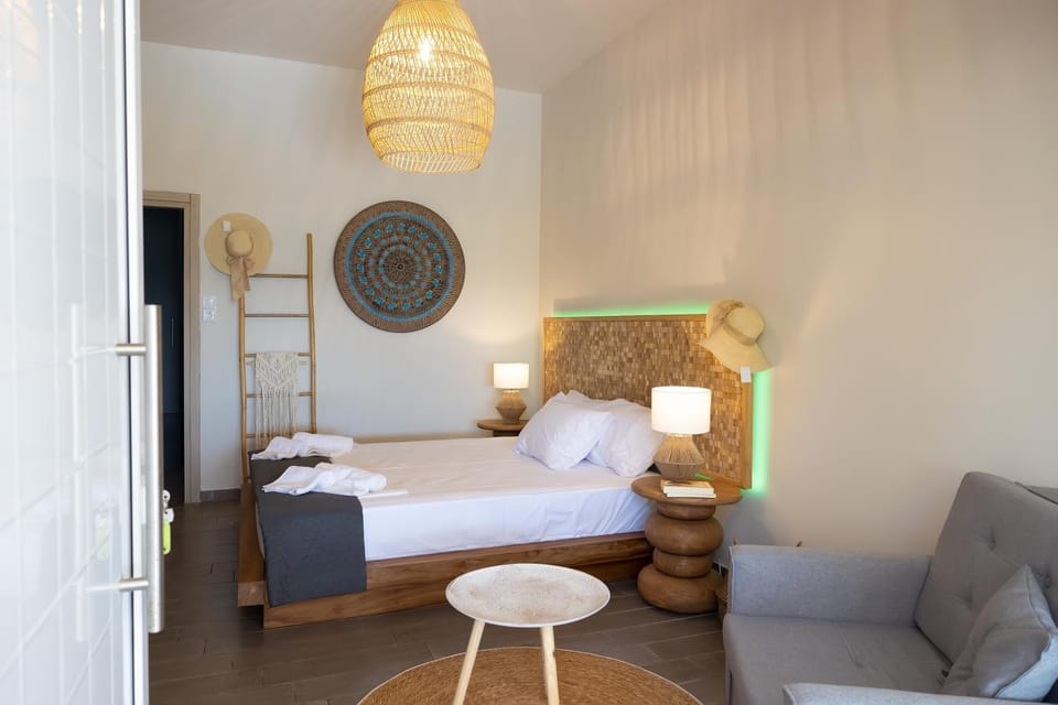Bed, Seating area, Bedroom