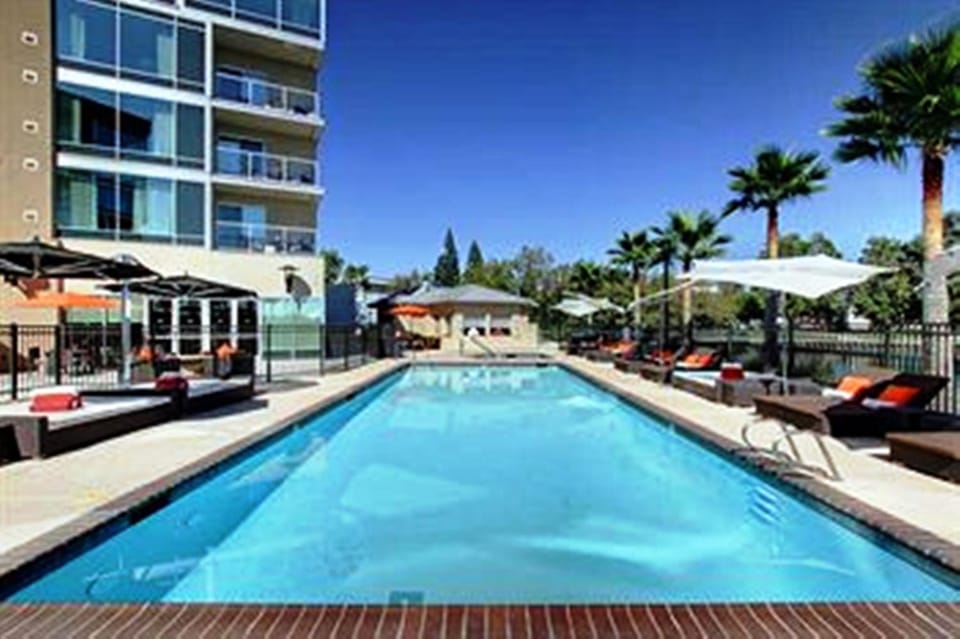 Facade/entrance, Swimming pool