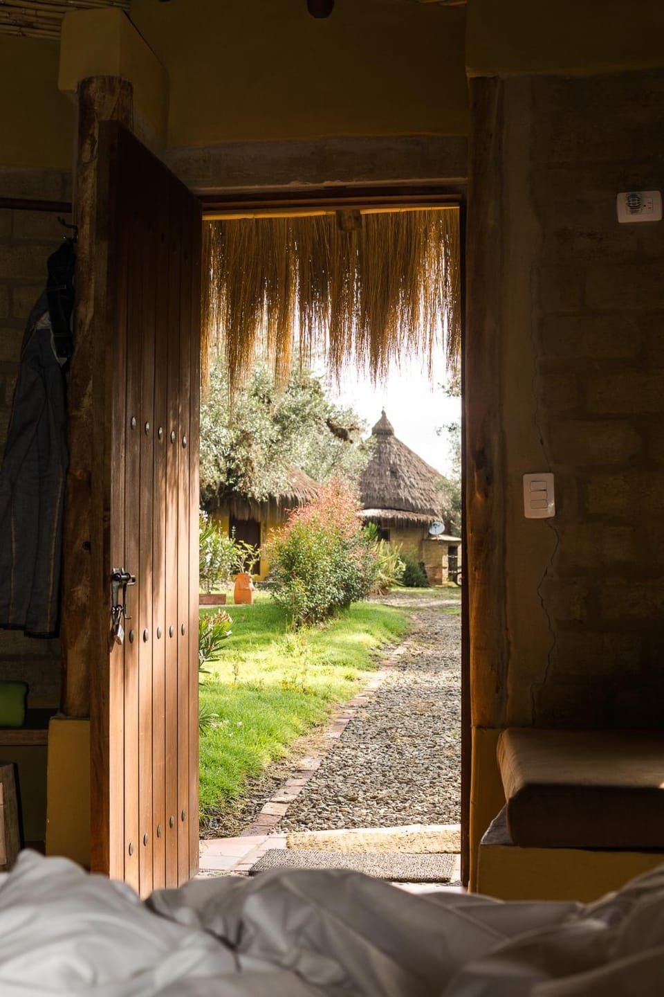 Photo of the whole room, Garden view