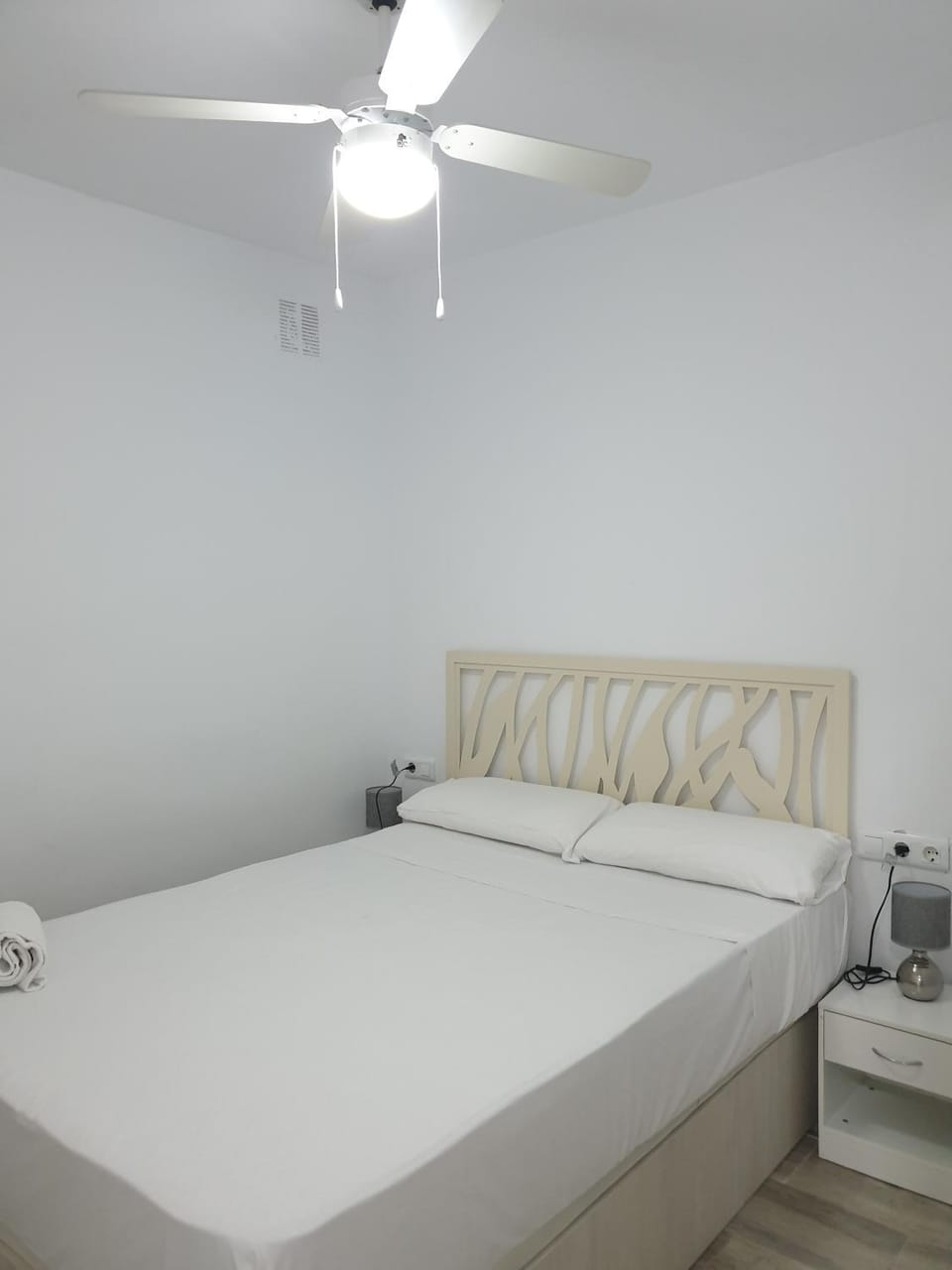 Bed, room service