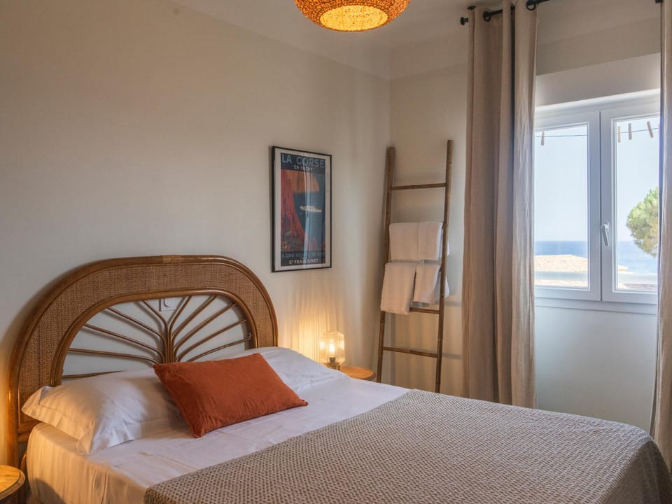 Bed, Bedroom, Sea view