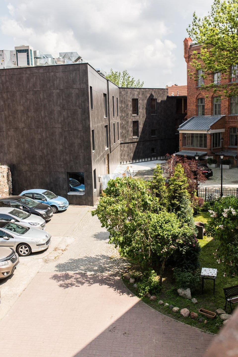 Neighbourhood, Location