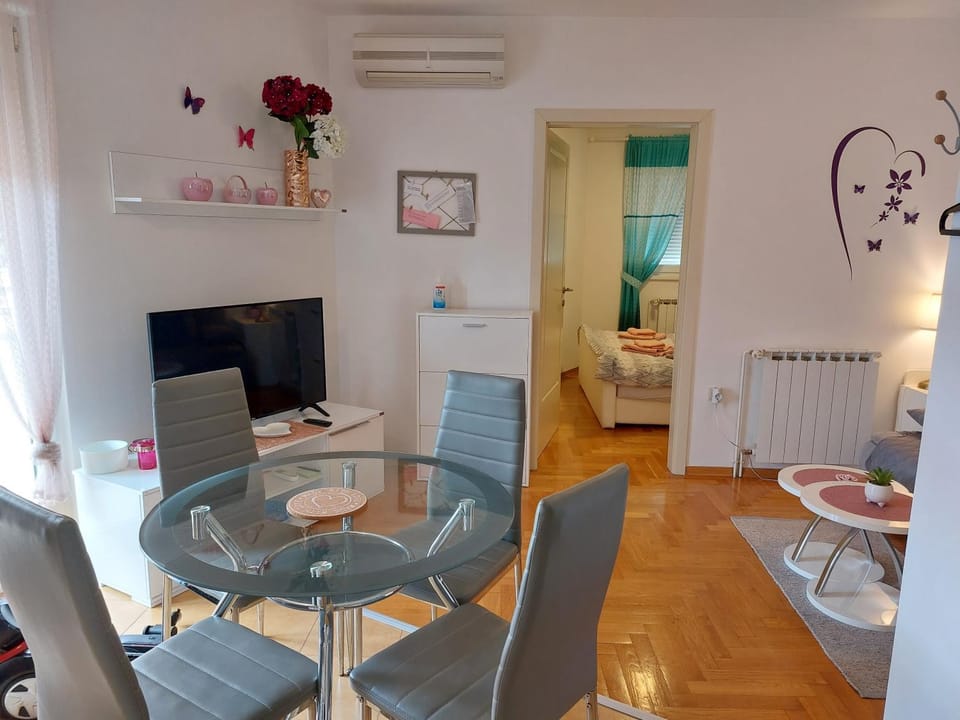 Apartman Suzy with private parking Apartment in Pula