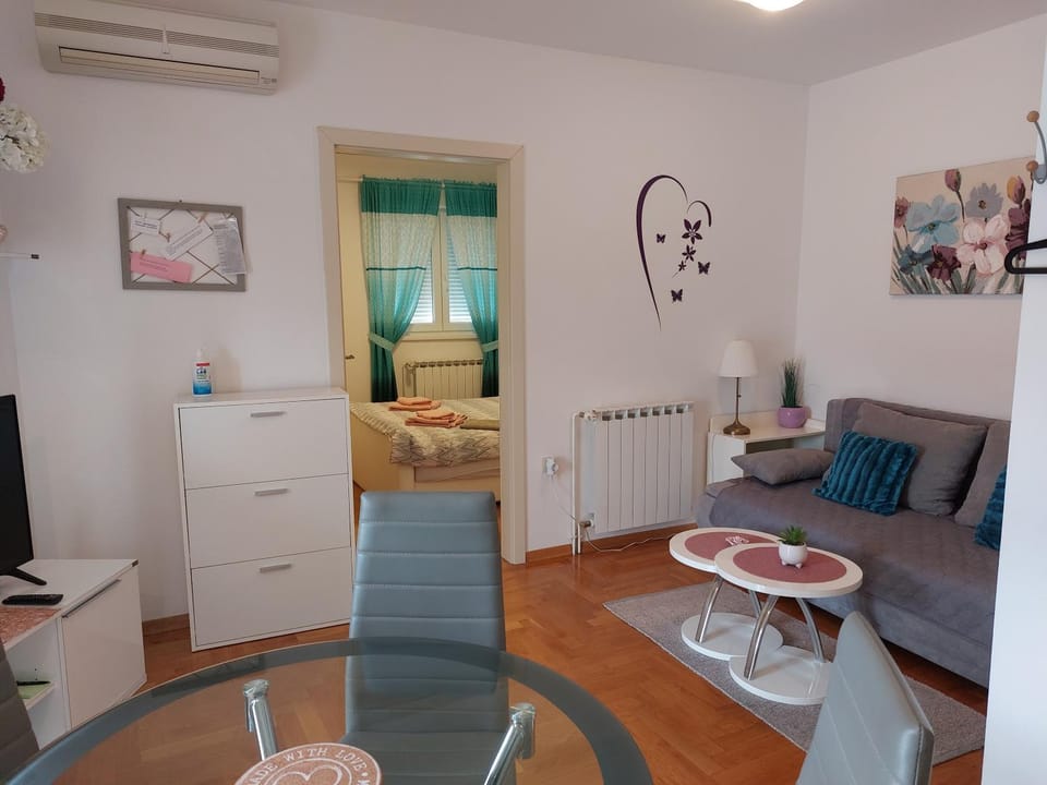 Apartman Suzy with private parking Apartment in Pula