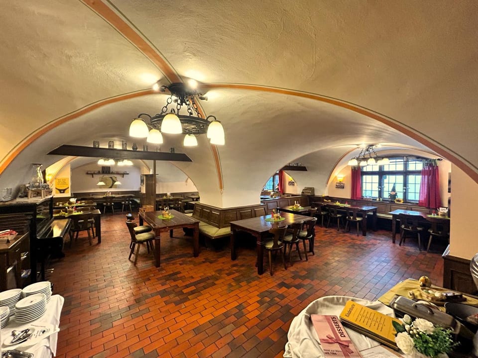 Restaurant/places to eat, Food, Lunch, Dinner