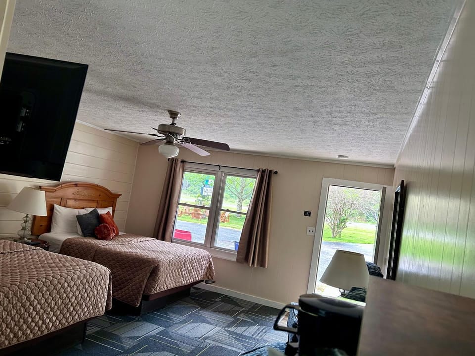 Stony Creek Motel Hotel in Maggie Valley