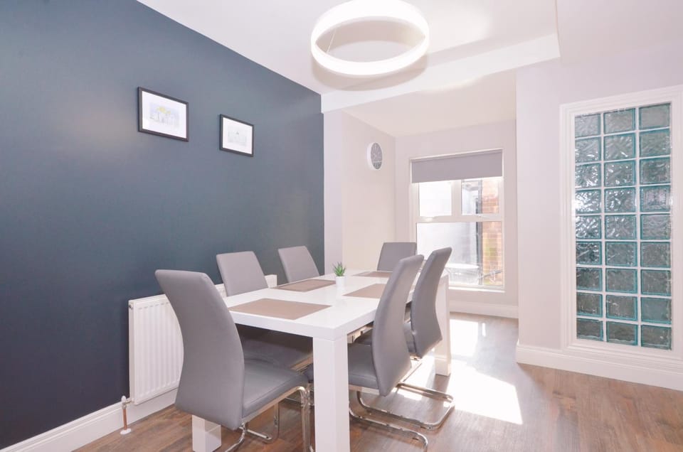 Modern Queens Quarter Townhouse 2 House in Belfast