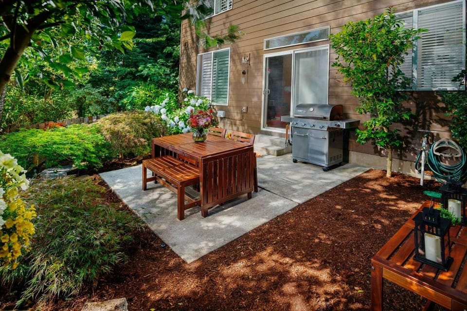 Beaverton Creek Cottage House in Hillsboro