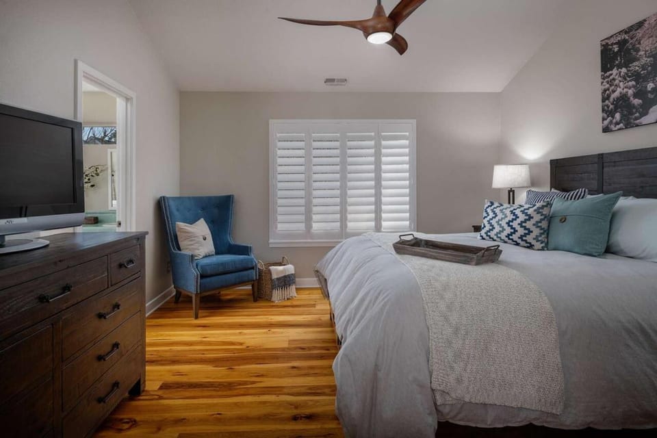 Beaverton Creek Cottage House in Hillsboro