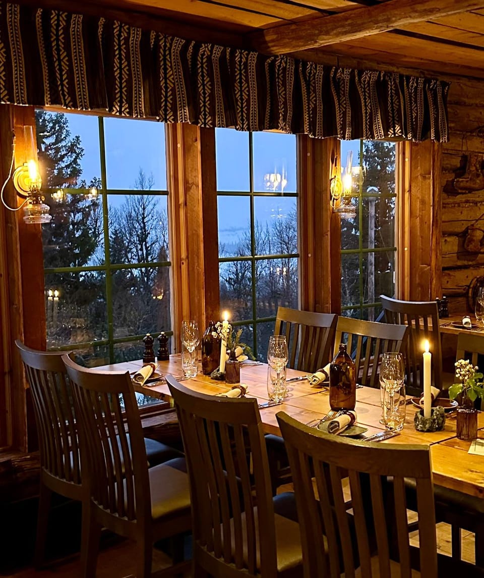 Restaurant/places to eat, Restaurant/places to eat, Food and drinks, Dining area, Evening entertainment, Food