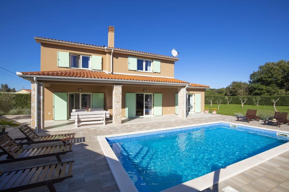 Property building, Swimming pool