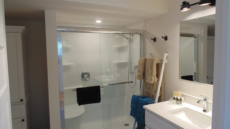 Shower, Toilet, Bathroom