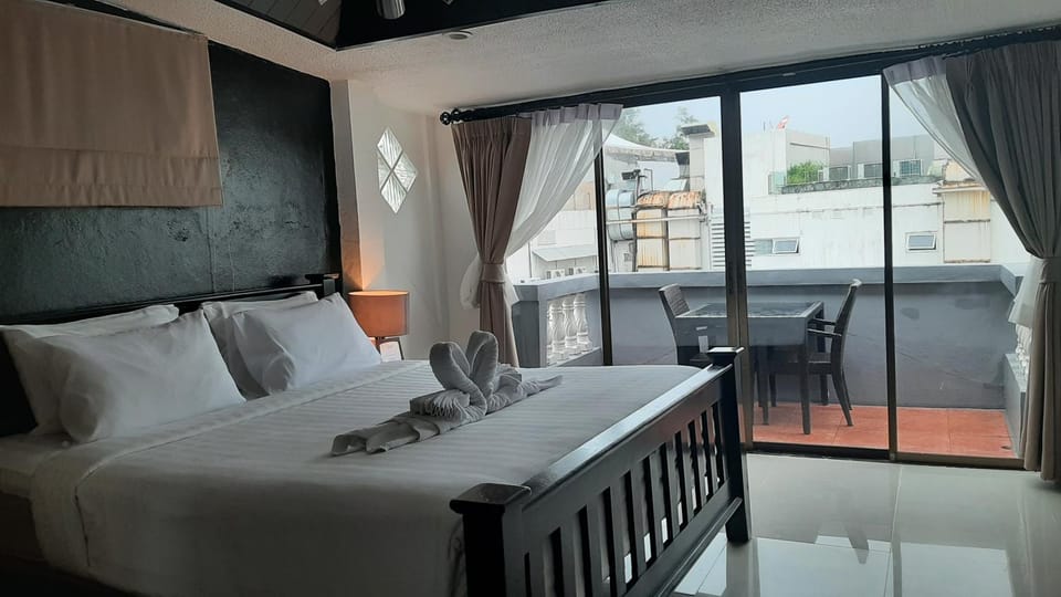 Bed, Balcony/Terrace, Bedroom