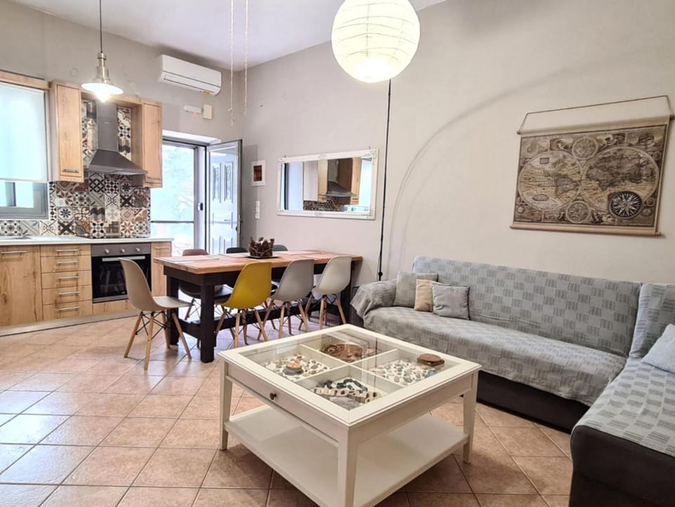 Kitchen or kitchenette, Seating area, Dining area, air conditioner