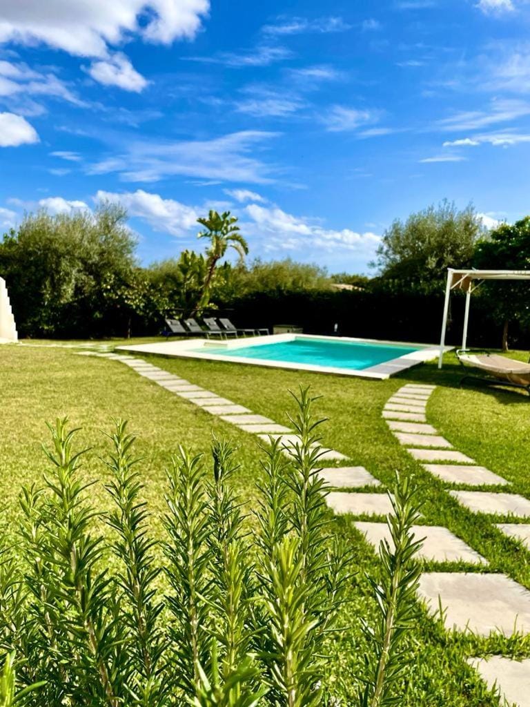 Strelitzia's house with heated pool , private garden and private parking & wi-fi House in Sicily