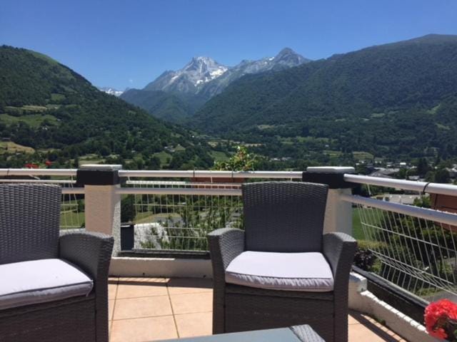 Balcony/Terrace, Mountain view