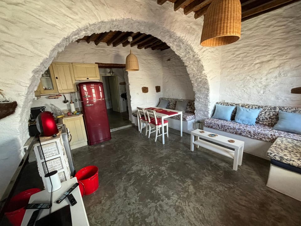 Kitchen or kitchenette, Seating area