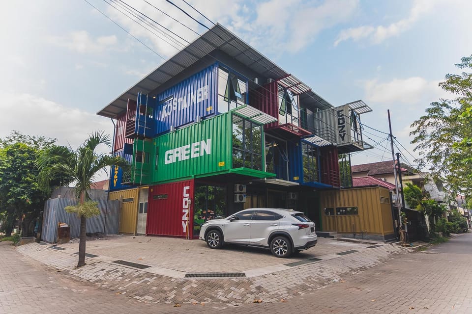 Facade/entrance, Breakfast