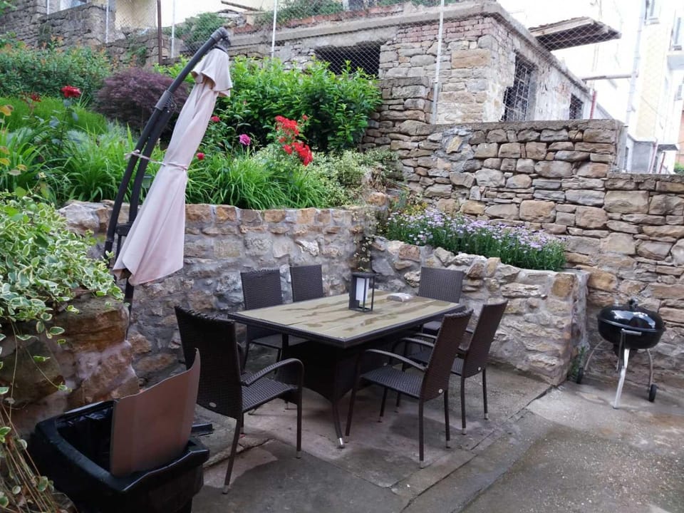 Garden, Seating area