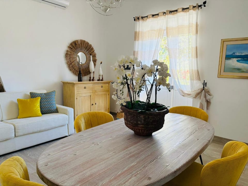 Living room, Dining area, air conditioner
