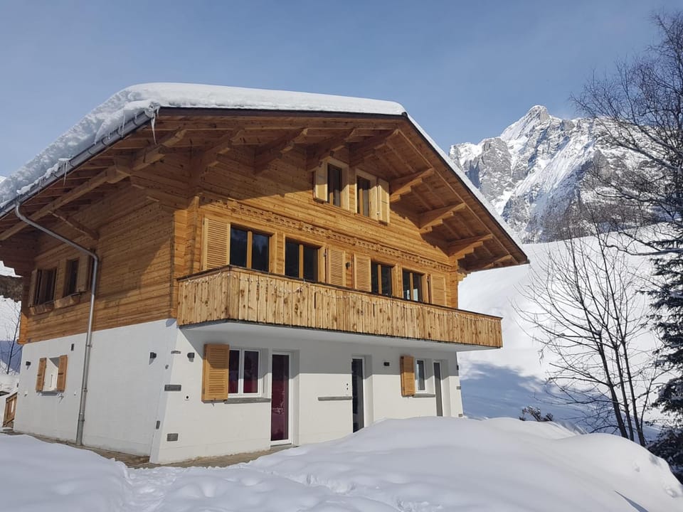 Property building, Facade/entrance, Winter