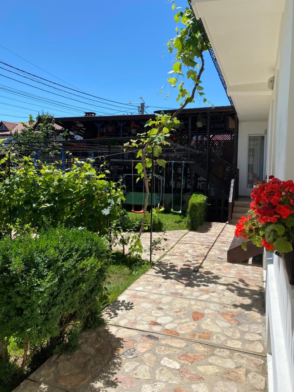 Property building, Day, Garden, Garden view