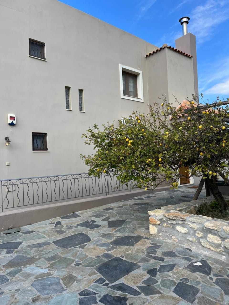 Aletraki -Off-Grid Retreat Above Heraklion, Peaceful Views Bed and Breakfast in Crete