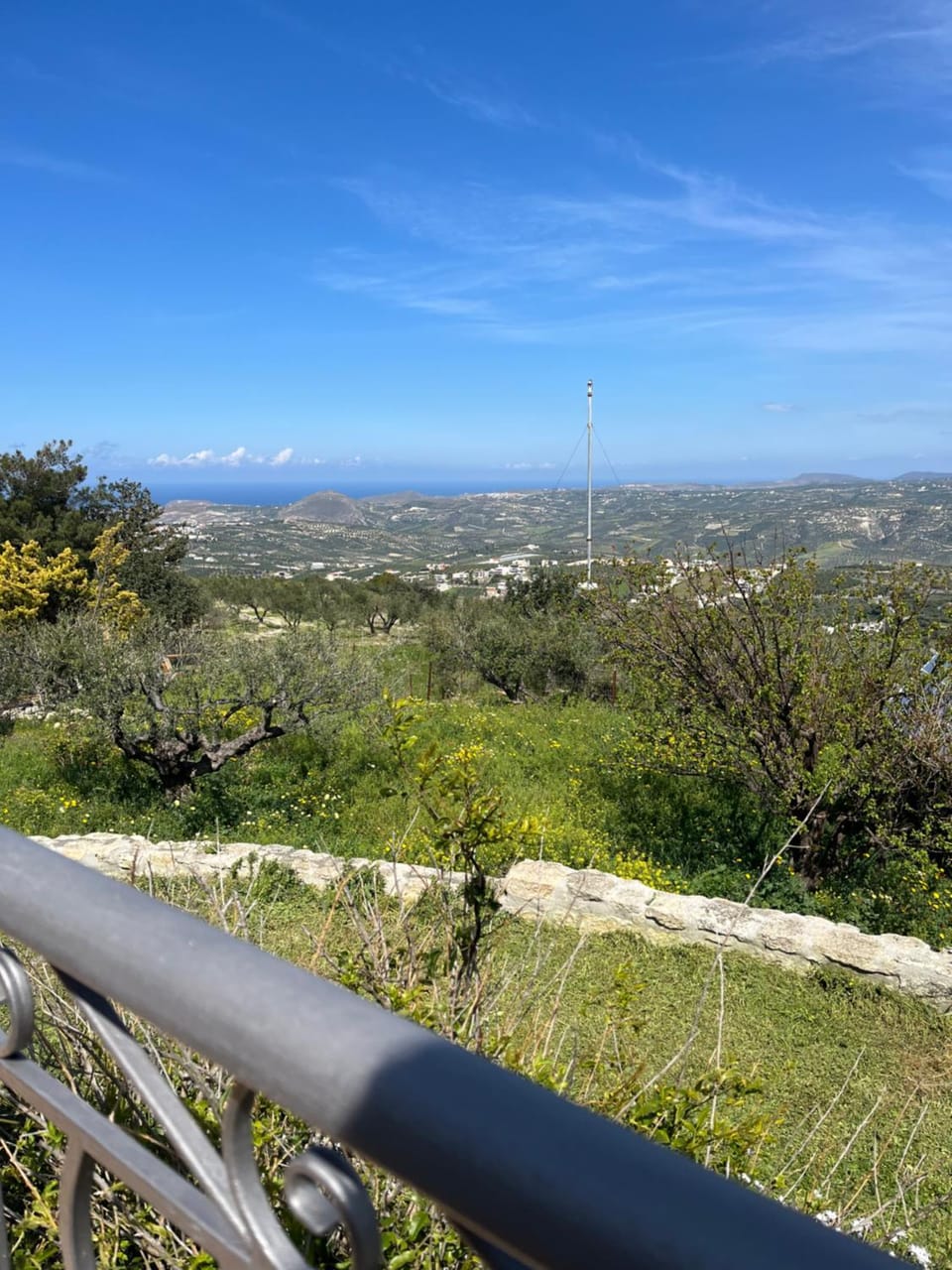 Aletraki -Off-Grid Retreat Above Heraklion, Peaceful Views Bed and Breakfast in Crete