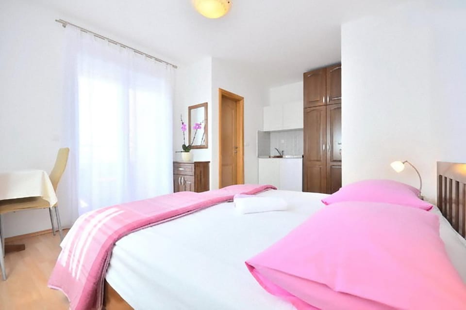 Bed, Kitchen or kitchenette, Photo of the whole room, Bedroom, wardrobe