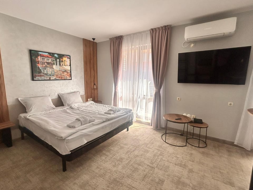 Bed, Photo of the whole room, Bedroom, towels, air conditioner