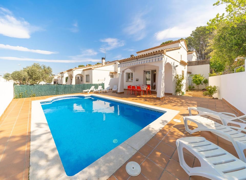 Property building, Swimming pool, Swimming pool