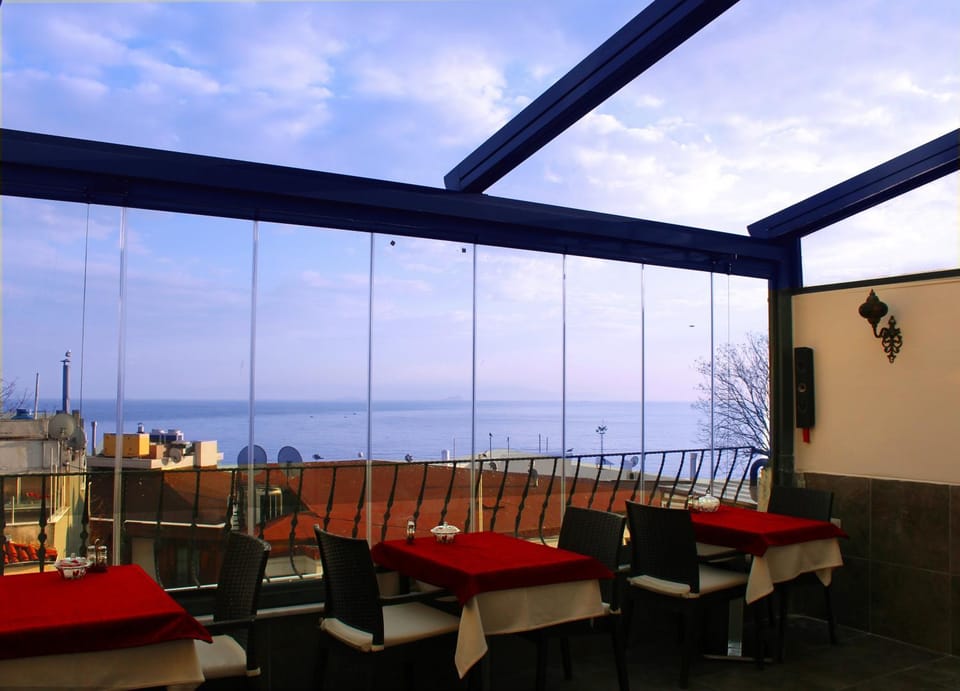 Restaurant/places to eat, Nightclub / DJ, View (from property/room), Balcony/Terrace, Sea view
