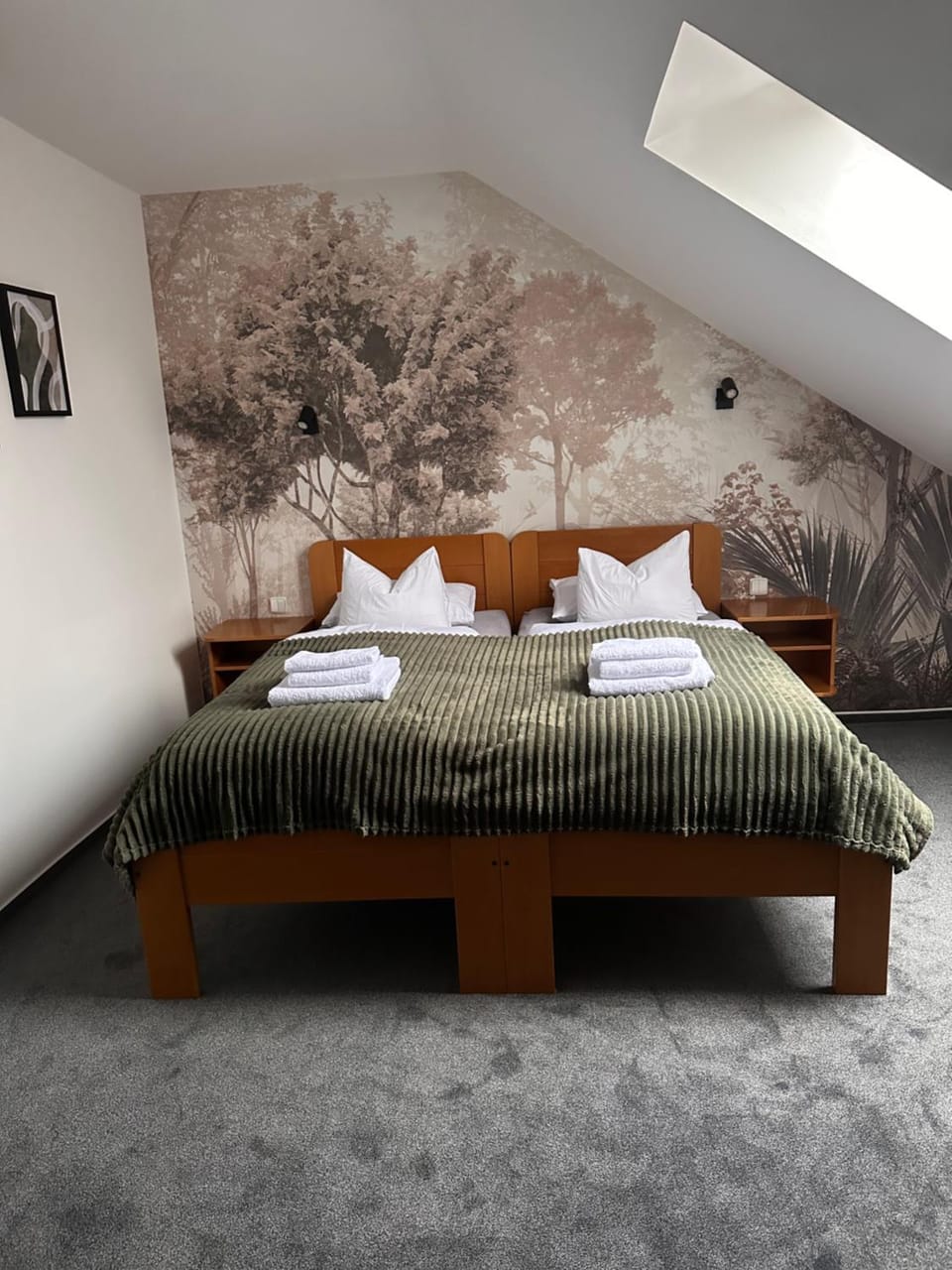 Bed, Photo of the whole room, Bedroom, towels