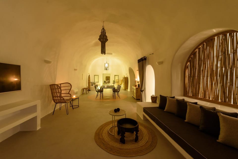 TV and multimedia, Living room, Photo of the whole room, Decorative detail, Seating area, Dining area