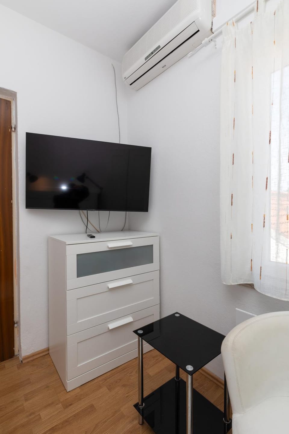 TV and multimedia, air conditioner