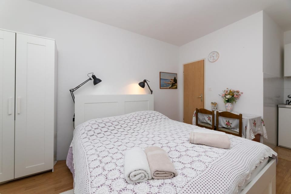 Bed, Photo of the whole room, Bedroom, towels, wardrobe