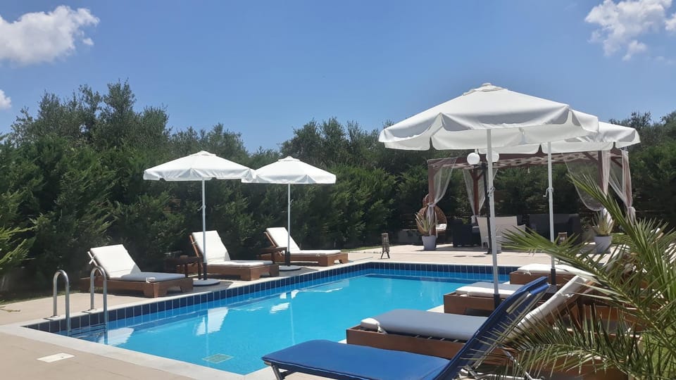 Swimming pool, sunbed