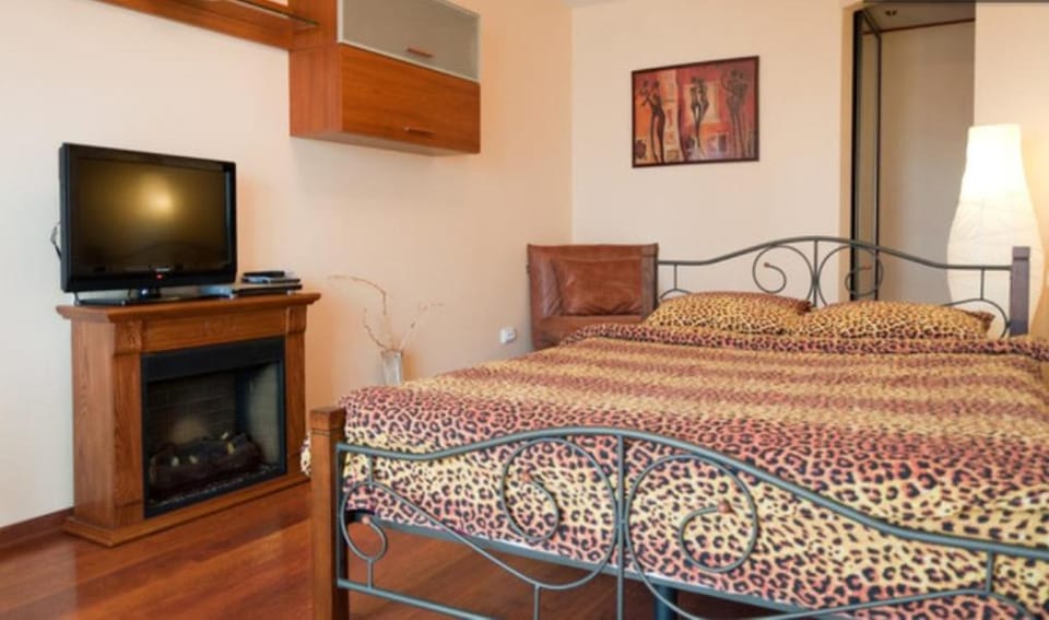 Modern Apartment with Panoramic View near Metro 23August Apartment in Kharkiv