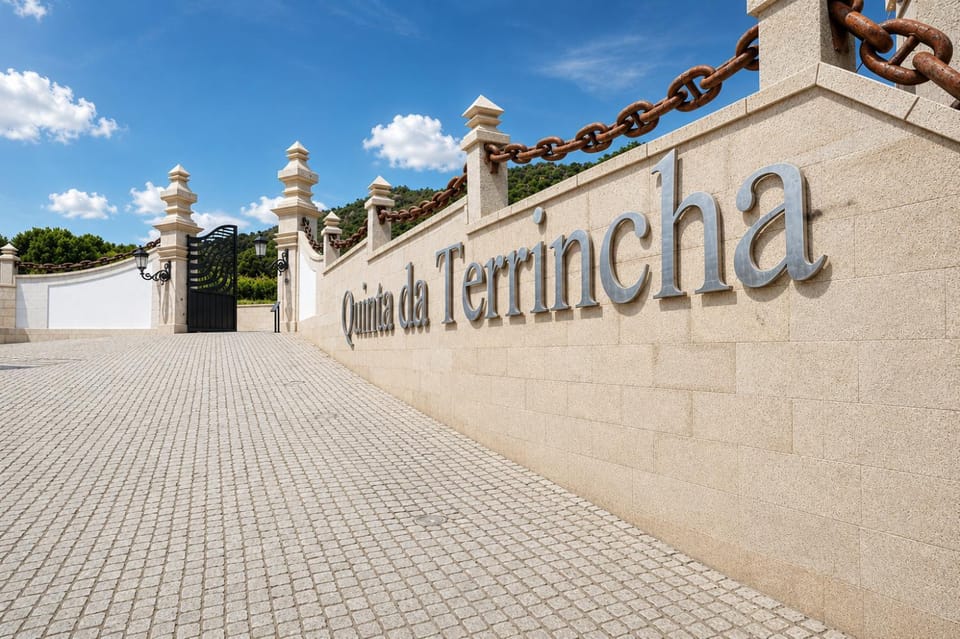 Property building, Facade/entrance, Property logo or sign