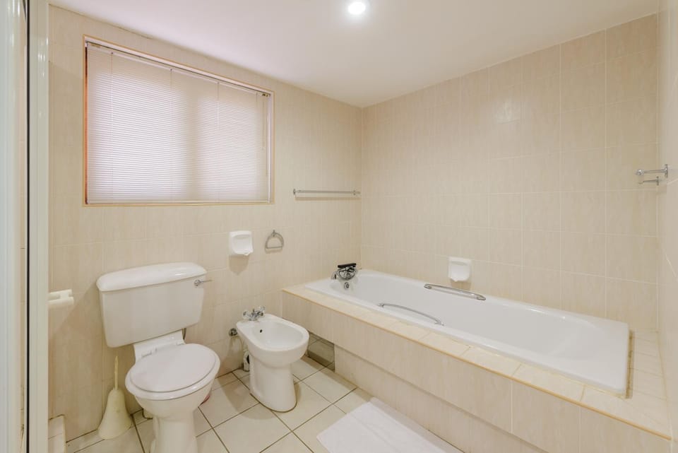 Shower, Toilet, Bathroom, Bath
