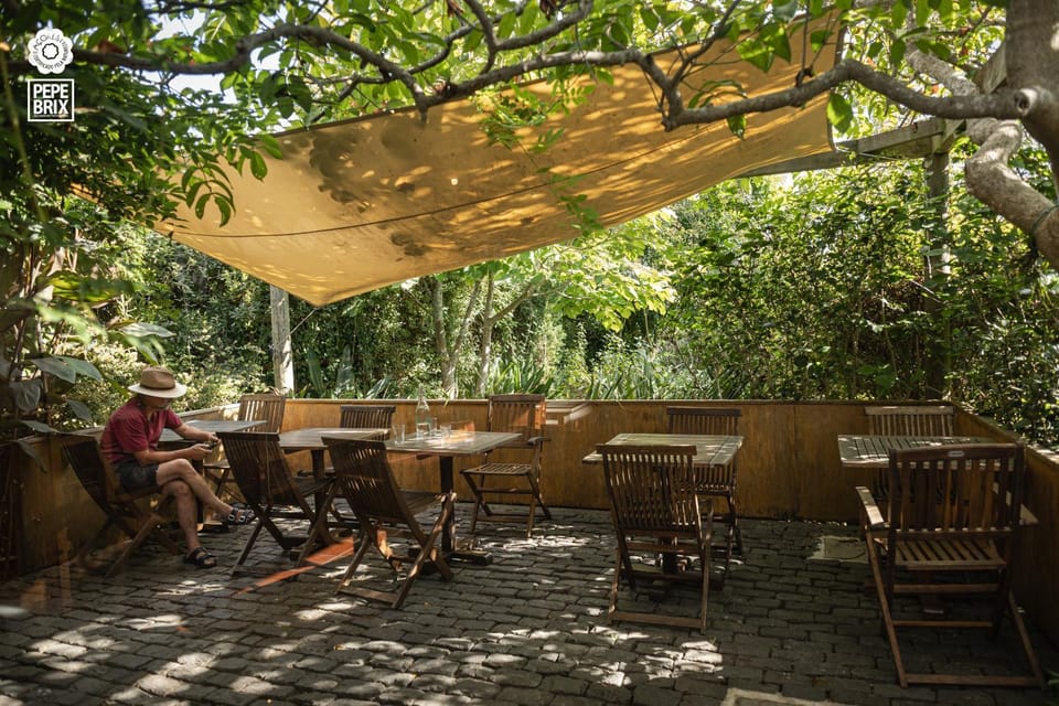 Garden, Seating area, Dining area, Garden view