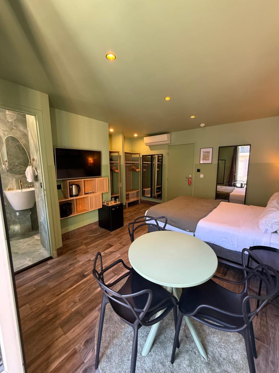 TV and multimedia, Dining area, Bedroom