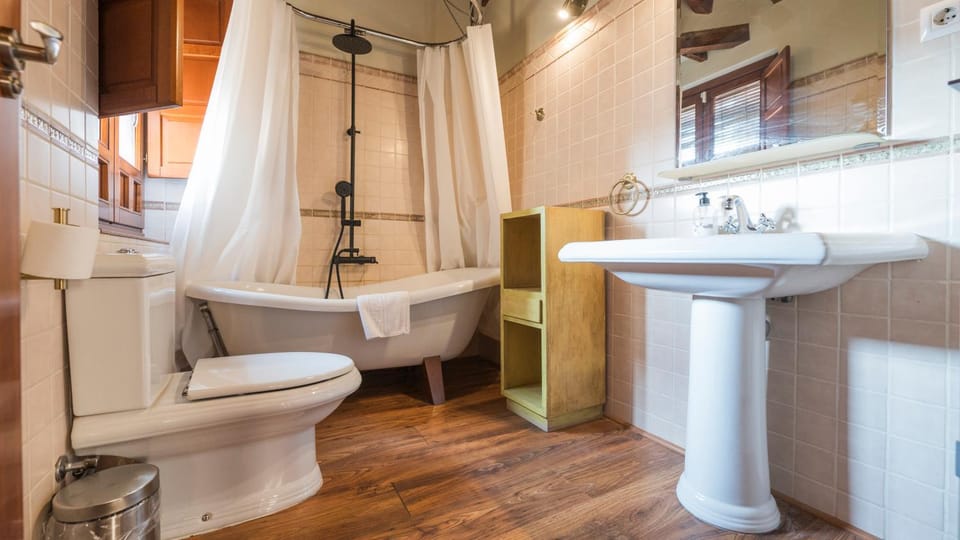 Bathroom, Bath, towels