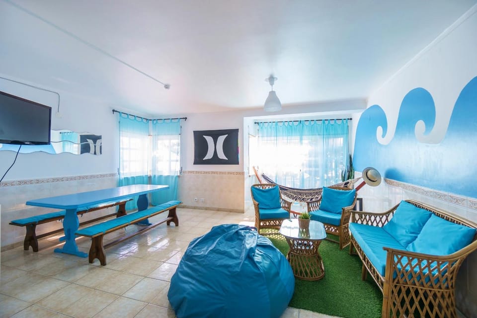 Communal lounge/ TV room, TV and multimedia, Living room, Dining area