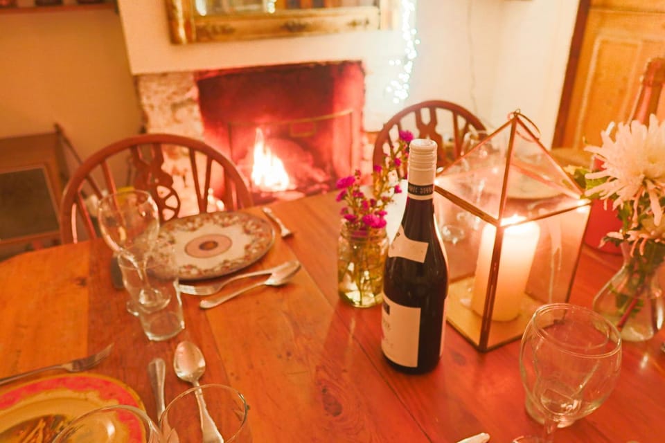 Dining area, fireplace
