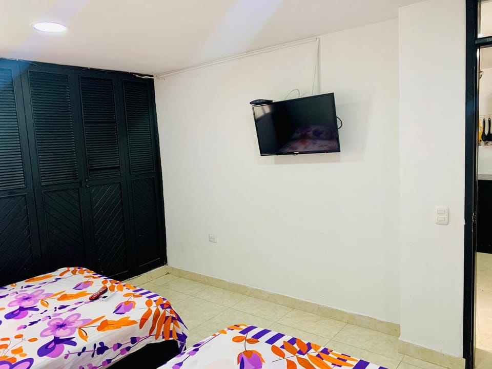 Bed, TV and multimedia, Photo of the whole room, Bedroom, wardrobe